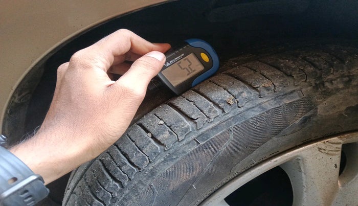 2016 Maruti Ertiga VXI CNG, Petrol, Manual, 52,768 km, tyre