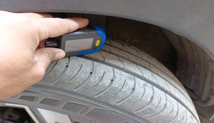 2022 Renault TRIBER RXZ AMT, Petrol, Automatic, 43,592 km, tyre