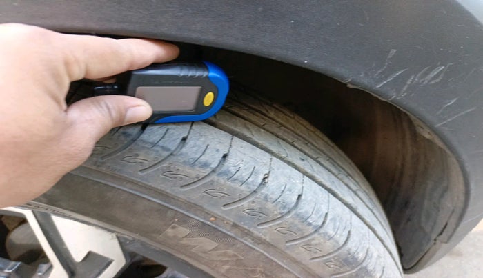 2022 Renault TRIBER RXZ AMT, Petrol, Automatic, 43,592 km, tyre