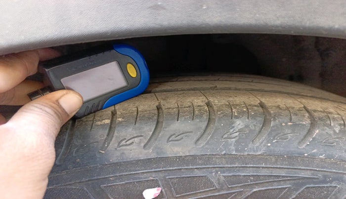 2022 Renault TRIBER RXZ AMT, Petrol, Automatic, 43,592 km, tyre