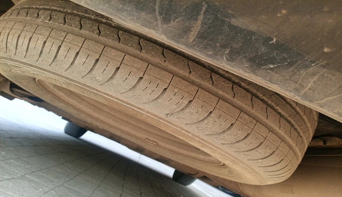 2023 KIA CARENS LUXURY 1.5 TURBO PETROL IMT 7 STR, Petrol, Manual, 29,916 km, tyre