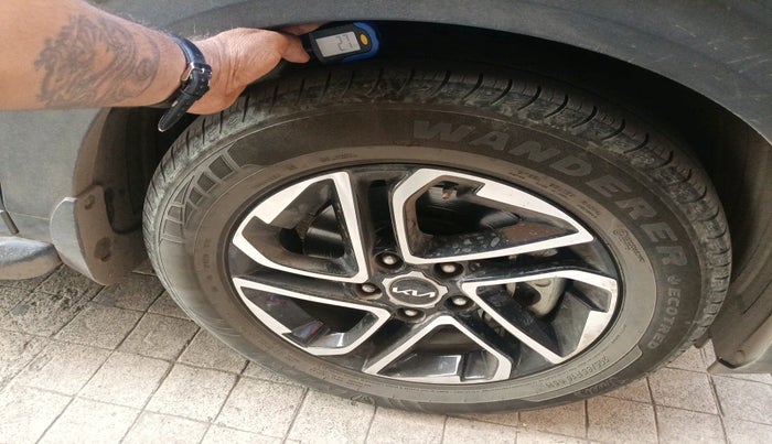 2023 KIA CARENS LUXURY 1.5 TURBO PETROL IMT 7 STR, Petrol, Manual, 29,916 km, tyre