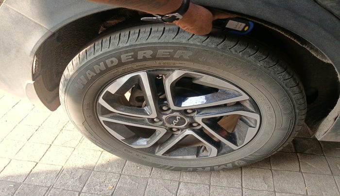 2023 KIA CARENS LUXURY 1.5 TURBO PETROL IMT 7 STR, Petrol, Manual, 29,916 km, tyre