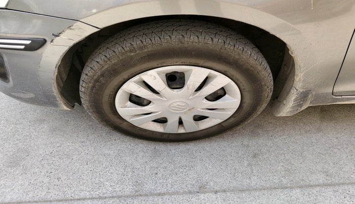 2015 Maruti Swift Dzire VXI, Petrol, Manual, 64,982 km, tyre