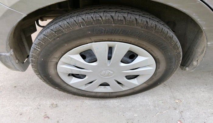 2015 Maruti Swift Dzire VXI, Petrol, Manual, 64,982 km, tyre