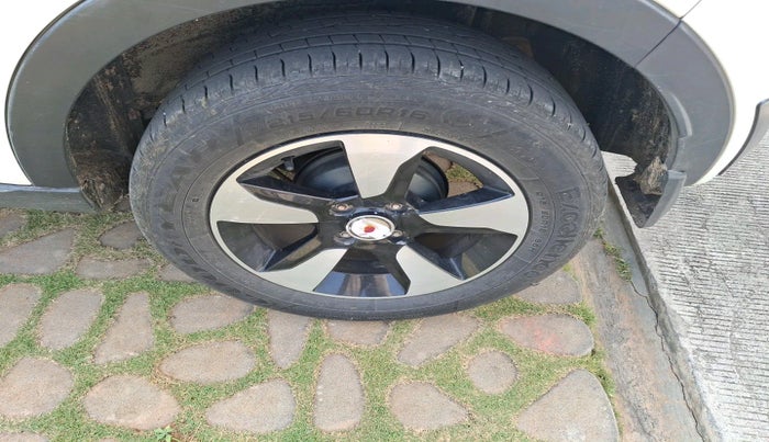 2017 Tata NEXON XZ PLUS PETROL, Petrol, Manual, 26,177 km, tyre