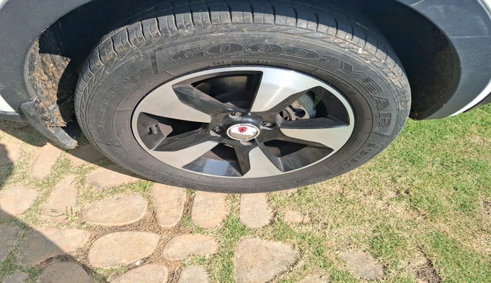 2017 Tata NEXON XZ PLUS PETROL, Petrol, Manual, 26,177 km, tyre