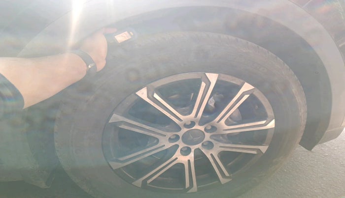 2023 Mahindra XUV700 AX 7 P MT 7 STR, Petrol, Manual, 20,835 km, tyre