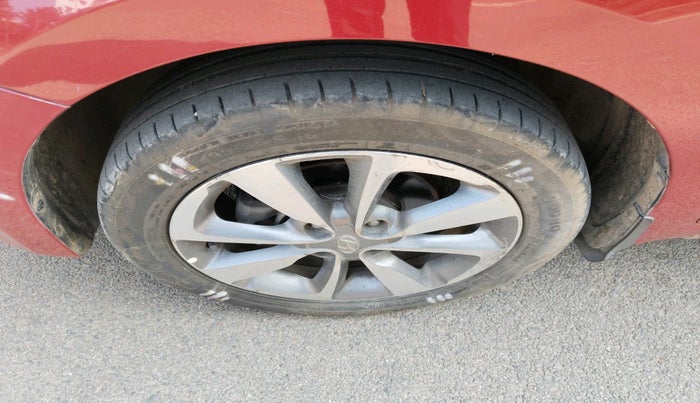 2016 Hyundai Elite i20 ASTA 1.2 (O), Petrol, Manual, 1,24,911 km, tyre