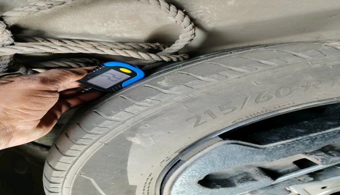 2016 Maruti Vitara Brezza ZDI, Diesel, Manual, 1,59,252 km, tyre