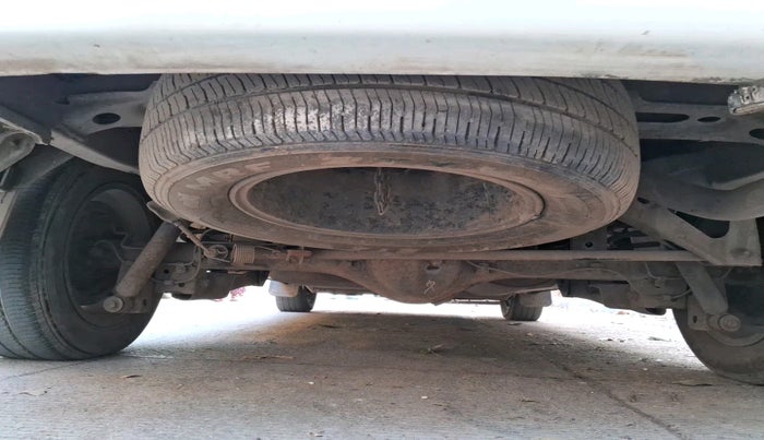 2011 Toyota Innova V 2.5 7 STR, Diesel, Manual, 2,61,437 km, tyre