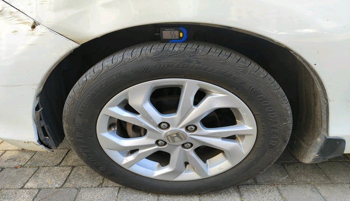 2020 Honda Amaze 1.2L I-VTEC VX CVT, Petrol, Automatic, 64,030 km, tyre