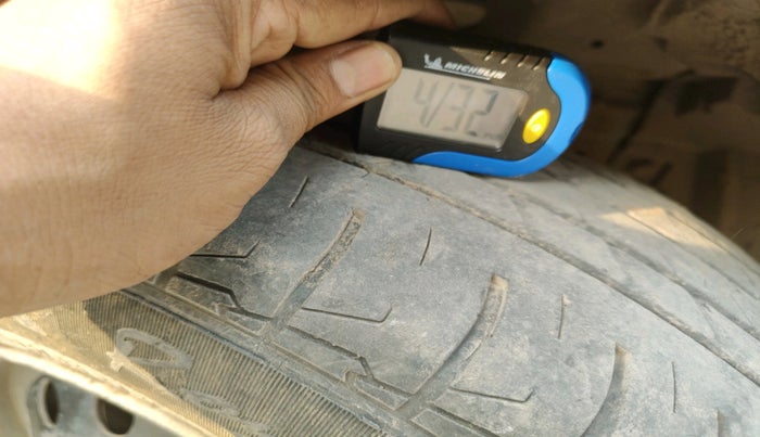 2014 Maruti Ertiga VXI, Petrol, Manual, 1,37,084 km, tyre