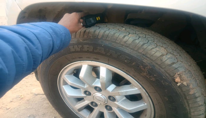 2017 Mahindra TUV300 T8 AMT, Diesel, Automatic, 74,127 km, tyre