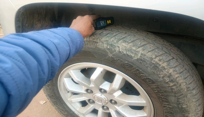 2017 Mahindra TUV300 T8 AMT, Diesel, Automatic, 74,127 km, tyre