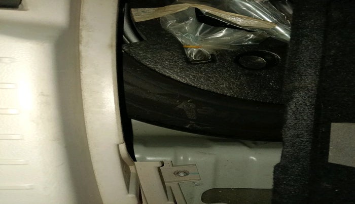 2020 Mahindra XUV300 W8 (O) 1.2 PETROL, Petrol, Manual, 23,997 km, tyre