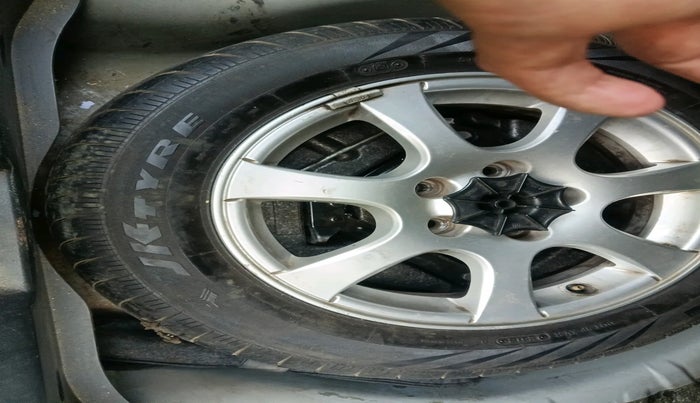 2012 Chevrolet Cruze LTZ AT, Diesel, Automatic, 1,35,617 km, tyre