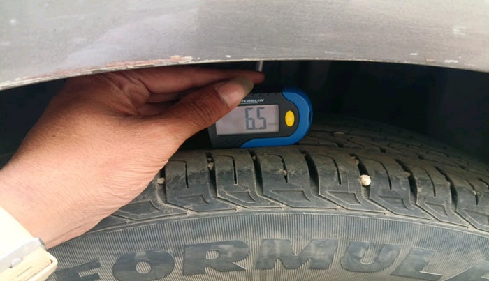 2012 Chevrolet Cruze LTZ AT, Diesel, Automatic, 1,35,617 km, tyre