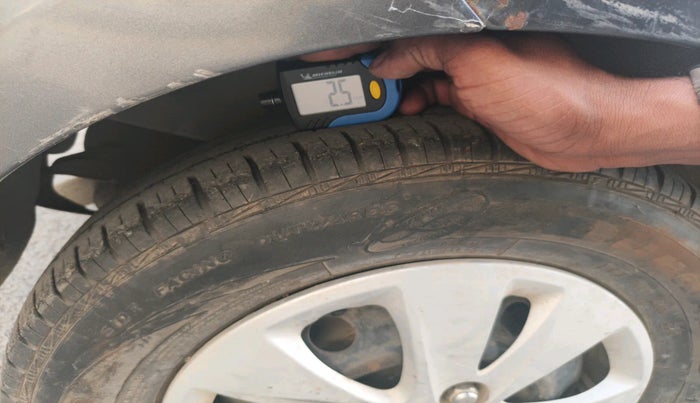 2011 Hyundai i10 MAGNA 1.2, Petrol, Manual, 69,566 km, tyre