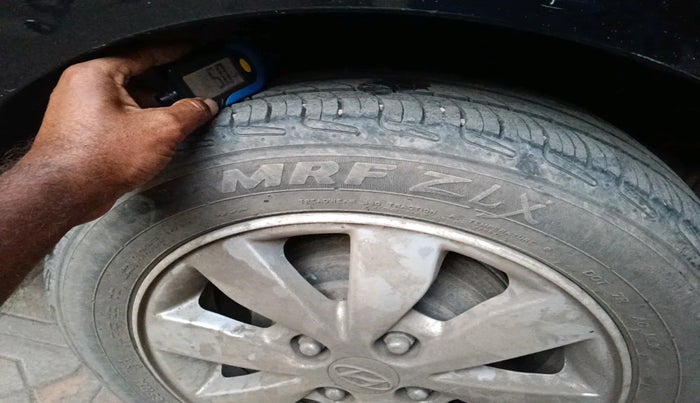 2014 Hyundai Xcent S 1.2, Petrol, Manual, 1,23,783 km, tyre