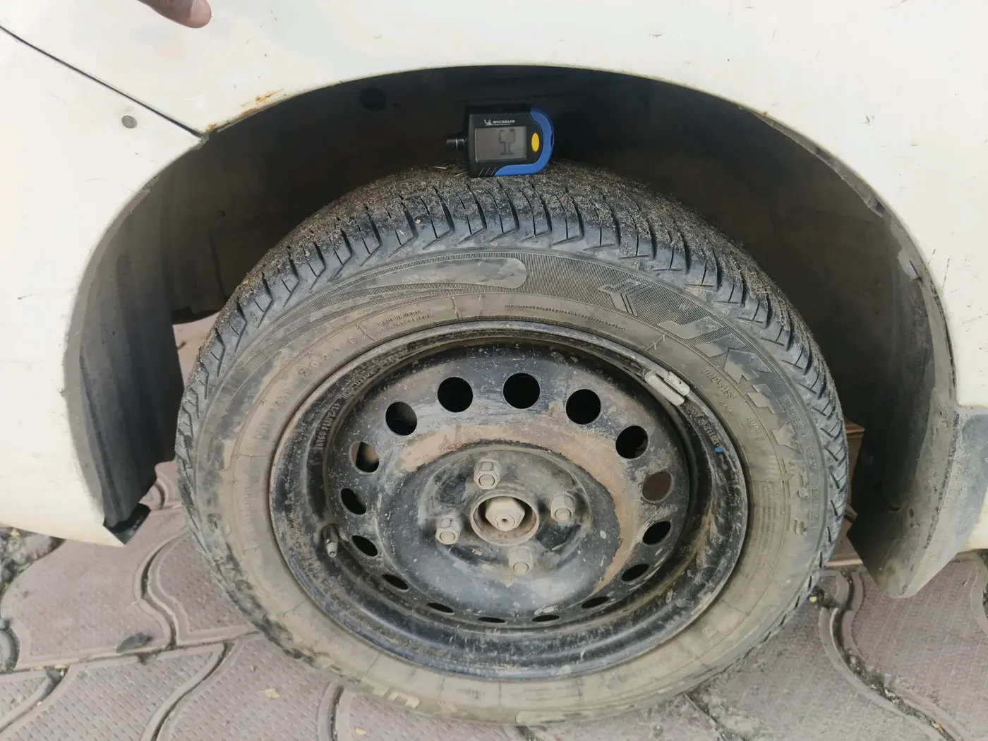 2013 Maruti Wagon R 1.0 VXI, Petrol, Manual, 54,491 km, tyre