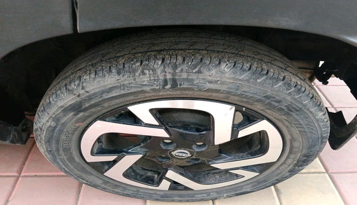 2022 Nissan MAGNITE XV MT, Petrol, Manual, 34,108 km, tyre