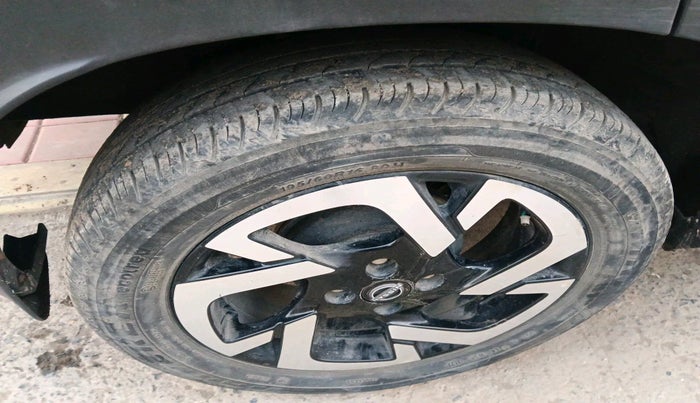 2022 Nissan MAGNITE XV MT, Petrol, Manual, 34,108 km, tyre