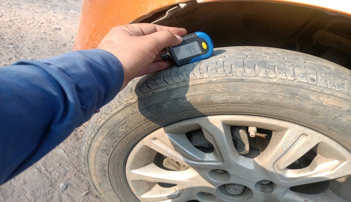 2016 Tata Tiago XZ PETROL, Petrol, Manual, 93,243 km, tyre