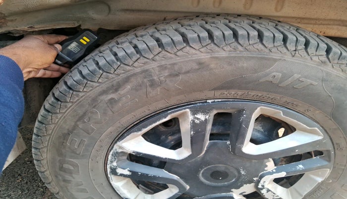 2013 Mahindra Scorpio SLE BS-III, Diesel, Manual, 97,344 km, tyre