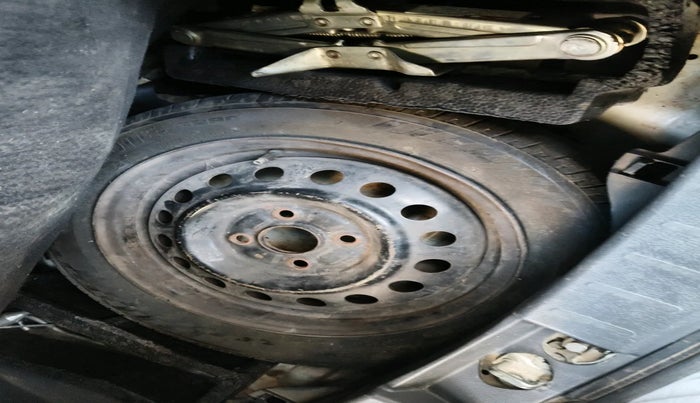 2012 Maruti Wagon R 1.0 VXI, Petrol, Manual, 1,18,953 km, tyre