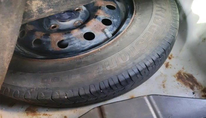 2017 Maruti Dzire VXI AMT, Petrol, Automatic, 1,74,253 km, tyre