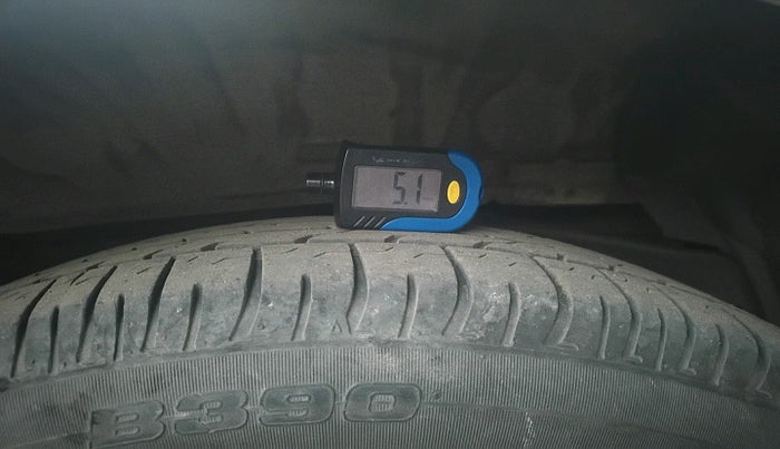 2017 Toyota Innova Crysta 2.4 VX 8 STR, Diesel, Manual, 82,614 km, tyre