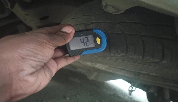 2017 Toyota Innova Crysta 2.4 VX 8 STR, Diesel, Manual, 82,614 km, tyre