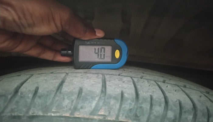 2017 Toyota Innova Crysta 2.4 VX 8 STR, Diesel, Manual, 82,614 km, tyre