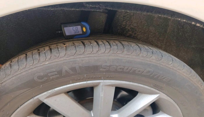 2015 Skoda Superb ELEGANCE 1.8 TSI AT, Petrol, Automatic, 1,94,152 km, tyre