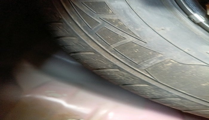 2021 Mahindra XUV300 W8 (O) 1.5 DIESEL, Diesel, Manual, 1,05,901 km, tyre