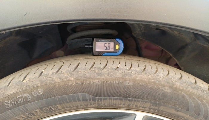 2021 Mahindra XUV300 W8 (O) 1.5 DIESEL, Diesel, Manual, 1,05,901 km, tyre