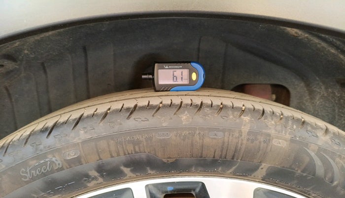 2021 Mahindra XUV300 W8 (O) 1.5 DIESEL, Diesel, Manual, 1,05,901 km, tyre