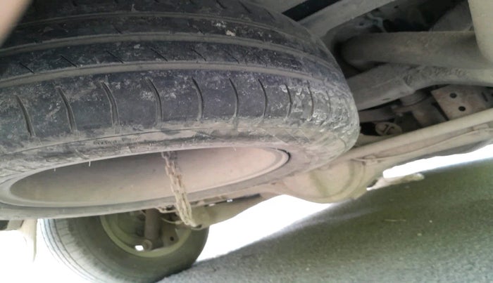 2013 Toyota Innova 2.5 VX 8 STR, Diesel, Manual, 2,23,000 km, tyre