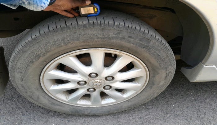 2013 Toyota Innova 2.5 VX 8 STR, Diesel, Manual, 2,23,000 km, tyre