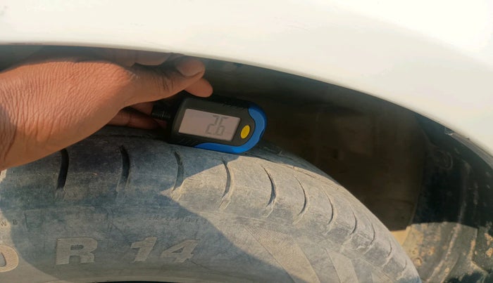 2012 Maruti Swift Dzire VXI, Petrol, Manual, 1,72,021 km, tyre