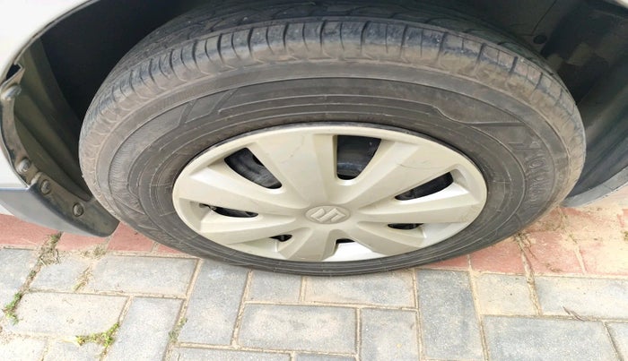 2010 Maruti Swift Dzire VXI, Petrol, Manual, 92,377 km, tyre