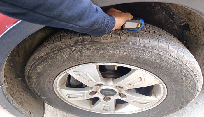 2015 Mahindra XUV500 W8, Diesel, Manual, 94,169 km, tyre