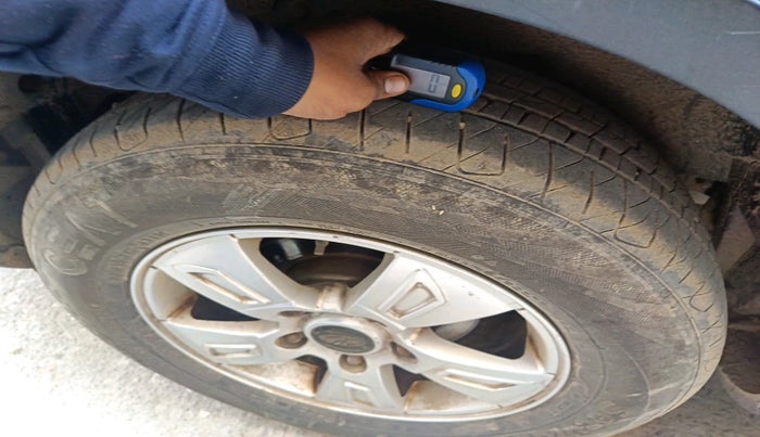 2015 Mahindra XUV500 W8, Diesel, Manual, 94,169 km, tyre