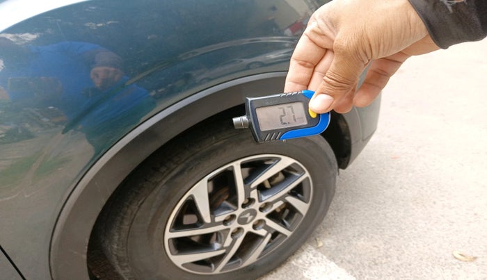 2023 Mahindra XUV300 W8 (O) 1.5 DIESEL, Diesel, Manual, 41,995 km, tyre