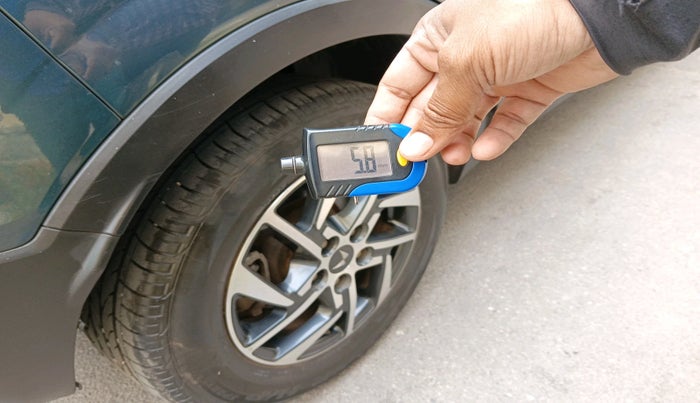 2023 Mahindra XUV300 W8 (O) 1.5 DIESEL, Diesel, Manual, 41,995 km, tyre