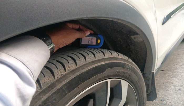 2021 Mahindra XUV300 W8 (O) 1.5 DIESEL, Diesel, Manual, 25,468 km, tyre