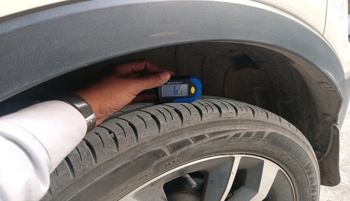 2021 Mahindra XUV300 W8 (O) 1.5 DIESEL, Diesel, Manual, 25,468 km, tyre