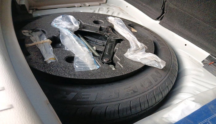 2021 Mahindra XUV300 W8 (O) 1.5 DIESEL, Diesel, Manual, 25,468 km, tyre