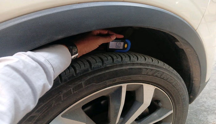 2021 Mahindra XUV300 W8 (O) 1.5 DIESEL, Diesel, Manual, 25,468 km, tyre